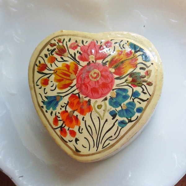 Heart Kashmir Ring Box with Flowers, Hand Painted Lacquer Box from Kashmir, Small Vintage Art Box