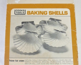 Four Baking Shells, Cooks Tools Never Opened Cooking Shells, 5 inch, Genuine Clam Shells, Vintage Japan Cookware