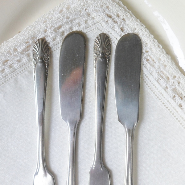 Set of Four Crown Silverplate Radiance Pattern Spreaders, Master Silver Butter Knives, Art Deco Butter Servers, 1939