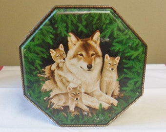 Alaska Timber Wolves Cookie Tin, Vintage Alaska Souvenir Wolf Tin