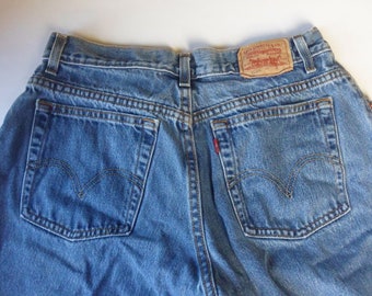 Levis 550 Classic Relaxed Tapered Jeans, Vintage Five Pocket High Rise Size 14L, 32 x 30 inseam