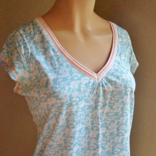 Red Camel Floral Tee Top,Vintage Light Blue and White Stretch Knit Cotton Top, Size Juniors Large
