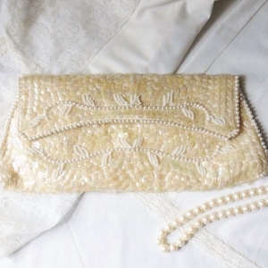Cartera de mano Simon con lentejuelas y cuentas de semillas, bolso de noche de color marfil con borde de perlas de imitación, lentejuelas que faltan