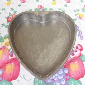 Ekcoloy Heart Shaped Cake Pan, Vintage 9 inch Metal Heart Pan
