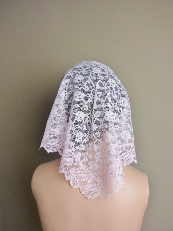Pink Lace Wedge Scarf, Vintage Triangular Lace Sc… - image 1