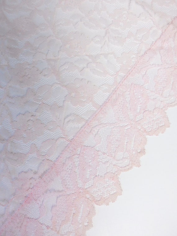 Pink Lace Wedge Scarf, Vintage Triangular Lace Sc… - image 9