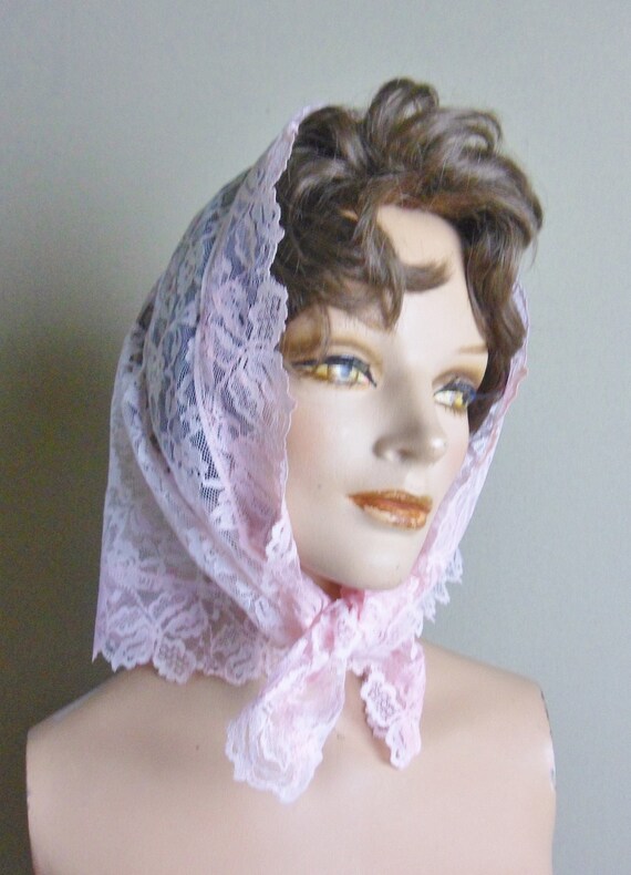 Pink Lace Wedge Scarf, Vintage Triangular Lace Sc… - image 6