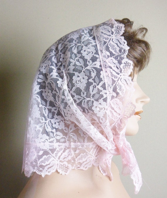 Pink Lace Wedge Scarf, Vintage Triangular Lace Sc… - image 4