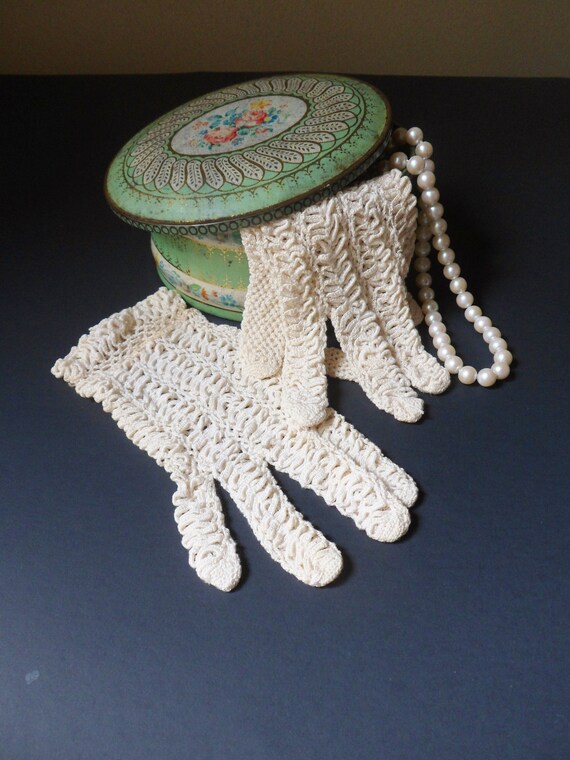 Girls Wedding Gloves, Vintage Hand Crocheted Ivor… - image 1