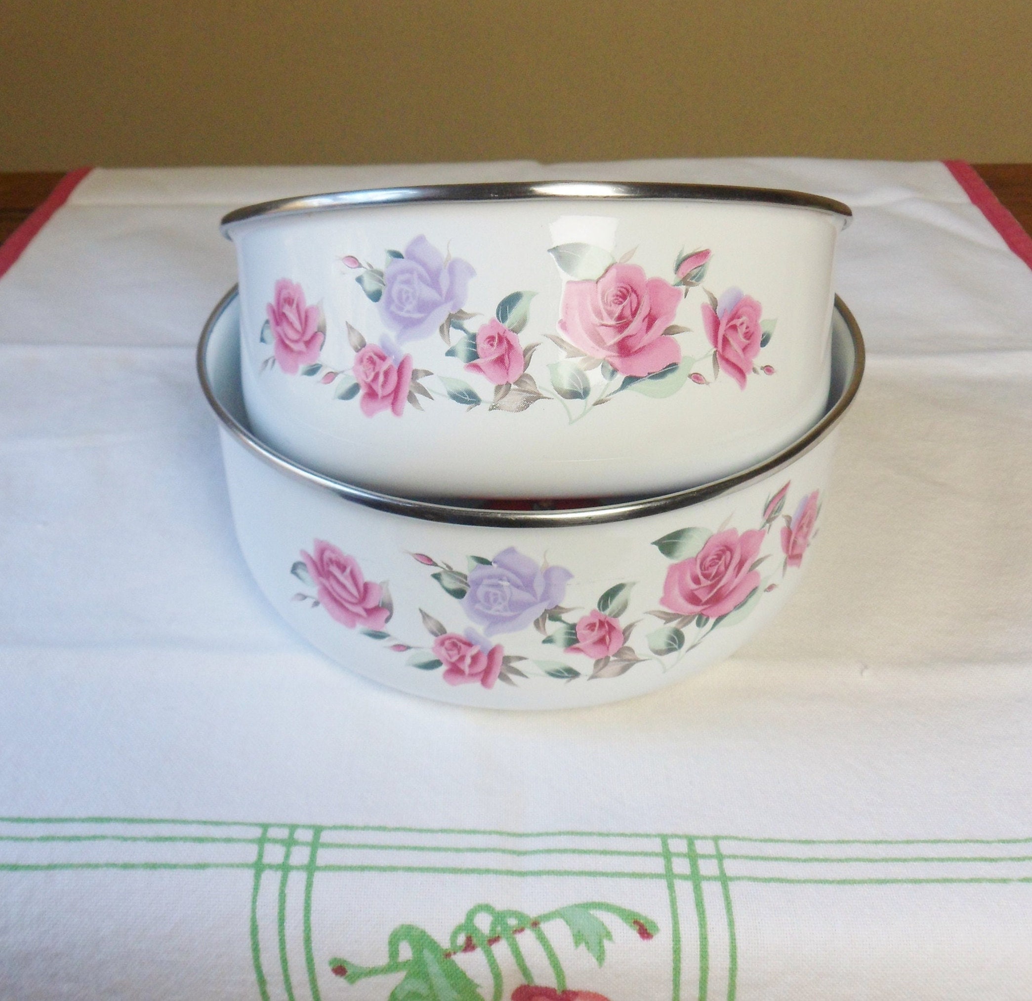 Vintage GMI Hallmark of Housewares 2 Piece Bowls Gift Set GMI