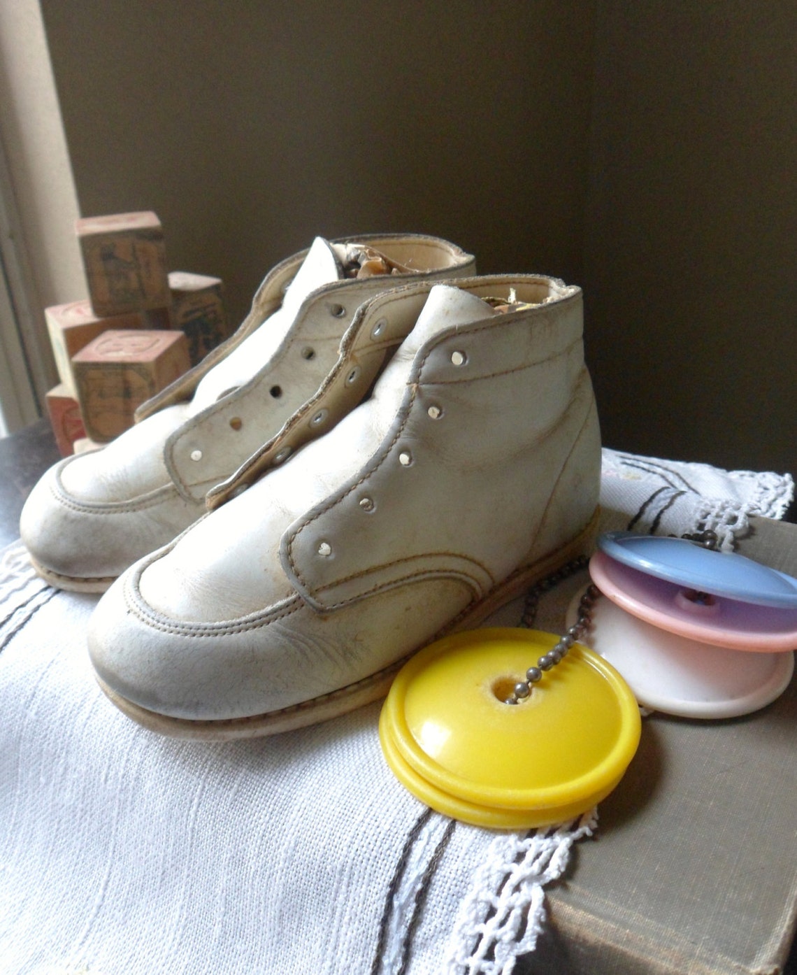 White Leather Baby Shoes Size 4 1/2 Baby Beayer Walkers from | Etsy