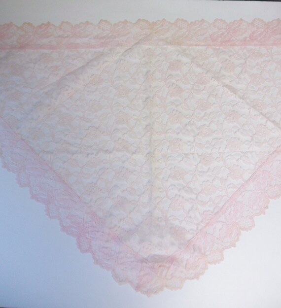 Pink Lace Wedge Scarf, Vintage Triangular Lace Sc… - image 8
