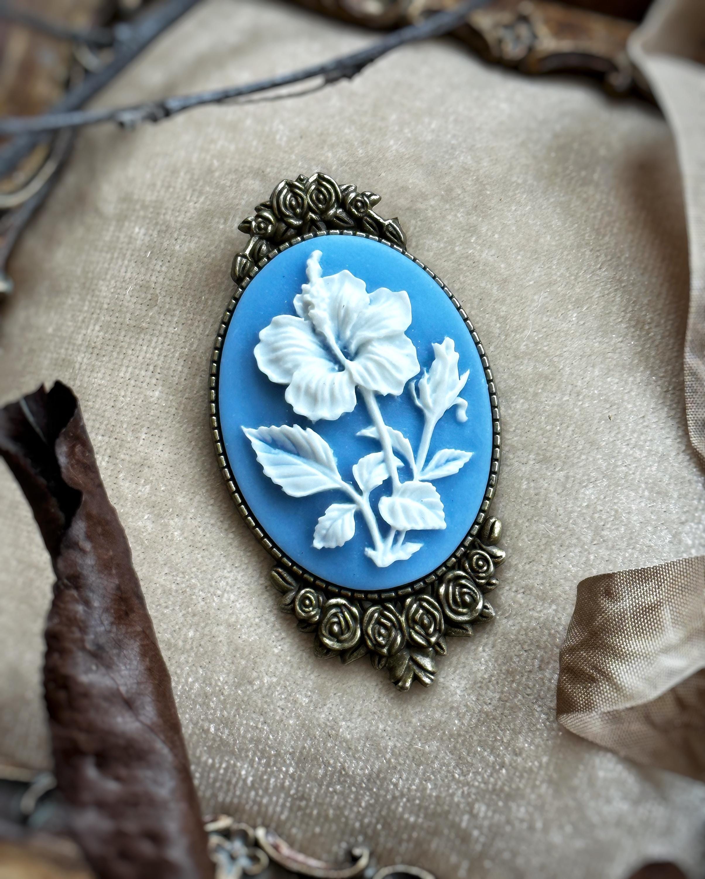 Broche Vintage Porcelaine Blanc Forget Me Not - Style Camée Doré - Occasion