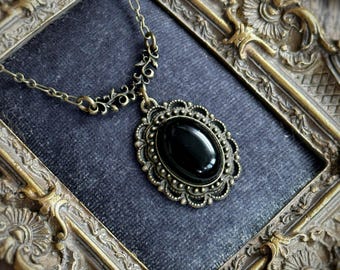 Collar con colgante de reliquia - Collar victoriano de obsidiana negra