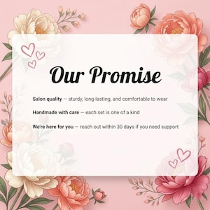 K&ouml;nnte beinhalten: Ein rechteckiges Schild mit hellrosa Hintergrund und Blumenillustrationen von Pfingstrosen in Rosa- und Cremet&ouml;nen. Der Text lautet: Our Promise, Salon quality, Handmade with care und We're here for you, erg&auml;nzt durch kleine rosa Herzumrisse.