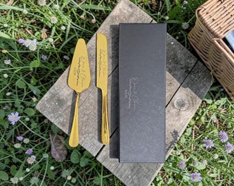 Juego de utensilios para servir pasteles grabado y personalizado, ideales para bodas, aniversarios y cumpleaños.