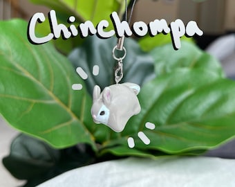 Llavero de arcilla polimérica hecho a mano con la mascota Chinchompa de OSRS