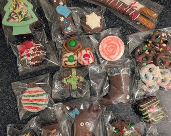 Holiday themed variety treat box.Contains nuts and peanut butter products.