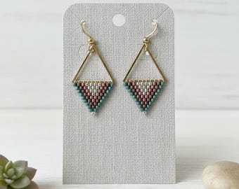 Otoño con cuentas triangulares doradas
