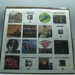 K&ouml;nnte beinhalten: Eine Nahaufnahme einer Schallplattencover-Anzeige mit verschiedenen K&uuml;nstlern und Albumtiteln, darunter Herbie Mann, Muscle Shoals, Brook Benton, Lord Sutch, Brute Force, Attila Zoller, Gypsy C und Savitour Search.