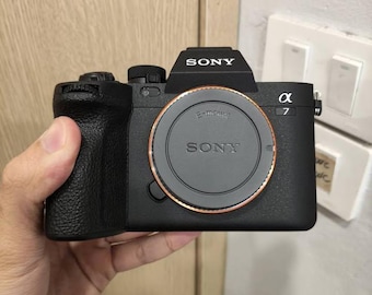 Cámara sin espejo Sony A7 IV – 33 MP Full-Frame, vídeo 4K 60p, enfoque automático rápido, como nueva, caja completa