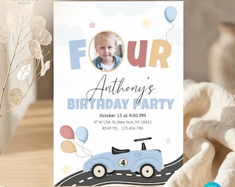 Puede incluir: Una invitación de cumpleaños con la palabra "FOUR" en azul y melocotón, y una foto de un niño. La invitación incluye el texto "Anthony's BIRTHDAY PARTY", la fecha, la hora y la información de RSVP. Un gráfico de coche de carreras azul en la parte inferior.