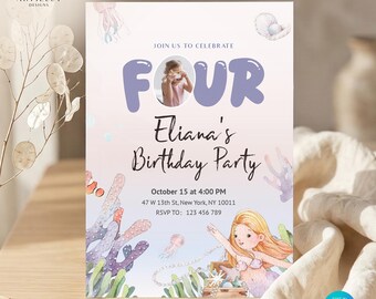 Puede incluir: Una tarjeta de invitación de cumpleaños rectangular con un tema oceánico en acuarela que incluye una sirena, coral, medusas y una perla. El texto dice: JOIN US TO CELEBRATE FOUR, Eliana's Birthday Party, October 15 at 4:00 PM, 47 W 13th St, New York, NY 10011, RSVP TO: 123 456 789.
