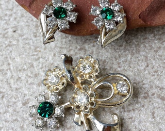 1950s Emerald Green & Clear Crystal Rhinestone Brooch Screw Back Clip Earrings Set Floral Flower Gold Demi Parure Wedding Jewelry Jewellery