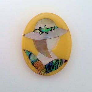 Inlaid Mother of Pearl Sea Shell Abalone Brooch Pin / Hat Lover Brooch Pin Gift / Lady Woman Cameo Inlay Shell Brooch Pin 1990s