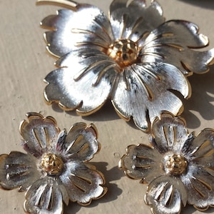 Signed Pastelli Silver & Gold Flower Floral Brooch Pin with Clip Earrings Demi Parure Set Vintage Spring Summer Jewelry Jewellery