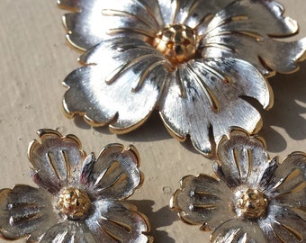 Signed Pastelli Silver & Gold Flower Floral Brooch Pin with Clip Earrings Demi Parure Set Vintage Spring Summer Jewelry Jewellery