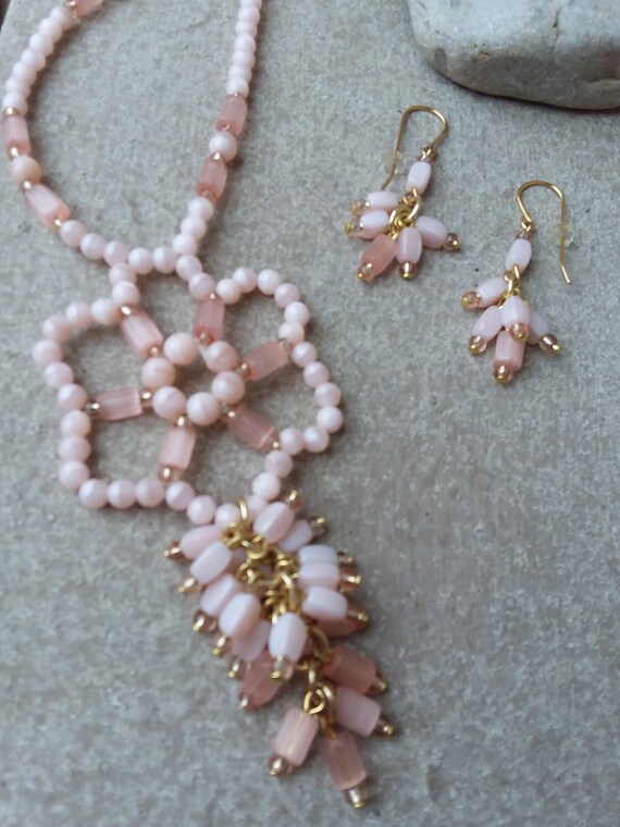 Peach coral deals necklace