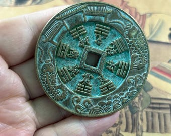 Gegraveerde koperen bagua-munthanger donderpatroon beschermend amulet feng shui geluksbrenger verzamelobject vintage stijl decor