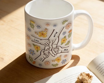 Mug personnalisé pour la fête des mères, avec des noms d'enfants, thème main dans la main