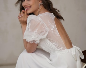 Romantisches cremefarbenes Brautkleid, transparentes Spitzenoberteil mit Puffärmeln, tiefem offenen Rücken und Bogendetail | Eloise