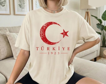 Turkish Flag Shirt, Vintage Türkiye Tee, Crescent Star Graphic, Patriotic Heritage Top