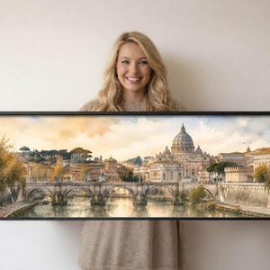 Puede incluir: Una pintura panorámica enmarcada en acuarela que representa un paisaje urbano de Roma, Italia. La obra muestra el río Tíber, el puente arqueado de Sant'Angelo y la cúpula prominente de la Basílica de San Pedro bajo un cielo de tonos dorados.
