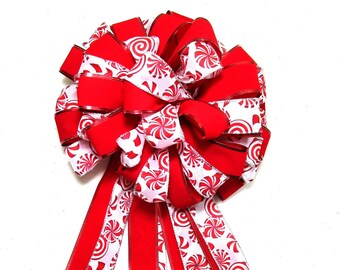 Lazo para corona navideña: Cinta de terciopelo rojo y estampado de caramelos.