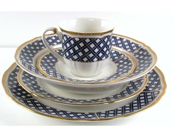 Ralph Lauren lattice blue white five place dinner setting