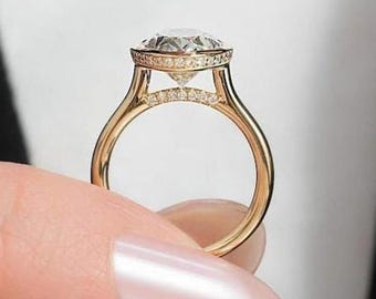 Anillo de compromiso ovalado de 2,50 quilates, anillo con halo oculto de diamantes y moissanita, anillo con engaste de bisel de oro macizo de 14 quilates, anillo solitario catedral, regalos para ella.