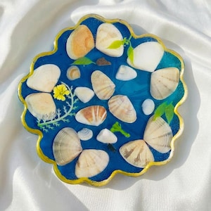 Juego de posavasos de resina azul océano con conchas marinas auténticas, posavasos de decoración costera para el hogar, posavasos de resina epoxi con conchas marinas, juego de posavasos de regalo para la casa de playa.