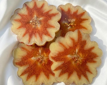 Handmade Red Flower Resin Coaster Set, Unique Orange Floral Drink Coaster with Gold Accents, Vibrant Home Decor, Housewarming Gift Idea