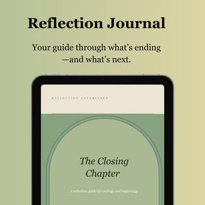 Könnte beinhalten: Ein digitales Tablet zeigt das Cover von "The Closing Chapter", einem Reflexionsleitfaden. Der Titel "Reflection Journal" steht oben, mit dem Slogan "Ihr Leitfaden durch das, was endet - und was als Nächstes kommt." Der Hintergrund ist ein Farbverlauf aus Grün und Gelb.