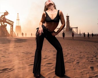 Conjunto para mujer estilo rave con pantalones acampanados con cordones y top corto, ideal para el festival Burning Man.