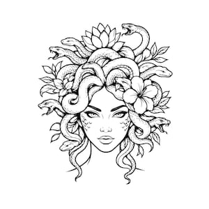 Puede incluir: Una ilustración de arte lineal en blanco y negro de un rostro rodeado por múltiples serpientes y flores. La figura tiene escamas en las mejillas y está enmarcada por serpientes enroscadas con la boca abierta y elementos florales variados.