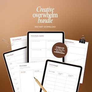 Könnte beinhalten: Ein digitales Set von Planungsvorlagen mit dem Titel Creative overwhelm bundle, bestehend aus mehreren Tablet-Bildschirmen und Papierbögen mit Rastern und Überschriften wie Overwhelm matrix, Brain dump, Mind clutter und Good enough sowie einem Bleistift.