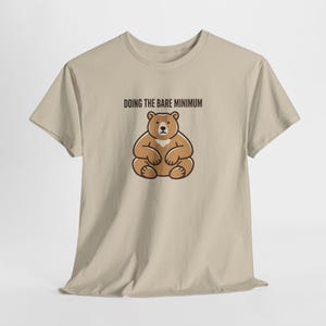 Camiseta con estampado de oso perezoso / Camiseta de corte relajado "Haciendo lo mínimo indispensable"