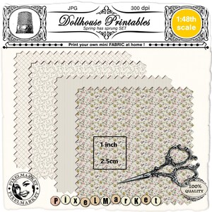 Può includere: Tre motivi di tessuto stampabili per case di bambole. I motivi sono uno sfondo bianco con piccoli disegni floreali, uno sfondo bianco con piccoli disegni a scacchi grigi e bianchi e uno sfondo bianco con sottili strisce grigie. I motivi sono di 1 pollice (2,5 cm) di lato.