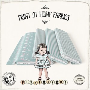 Peut inclure: Trois rouleaux de tissu imprim&eacute; dans un sch&eacute;ma de couleurs bleu clair. Les motifs du tissu comprennent un motif de nuage et de lapin, un motif ray&eacute; et un motif &agrave; carreaux. Le tissu est pr&eacute;sent&eacute; sur un fond blanc avec le texte "PRINT AT HOME FABRICS" en haut.