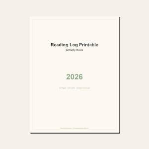 Könnte beinhalten: Eine weiße Keramik-Tasse mit schwarzem Henkel und dem Text "But First, Coffee" in schwarzer, handschriftlicher Schrift. Die Tasse steht auf einer weißen Oberfläche.